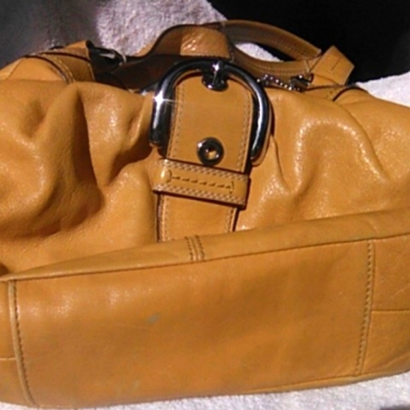 Coach leather purse - Picture 2 of 7